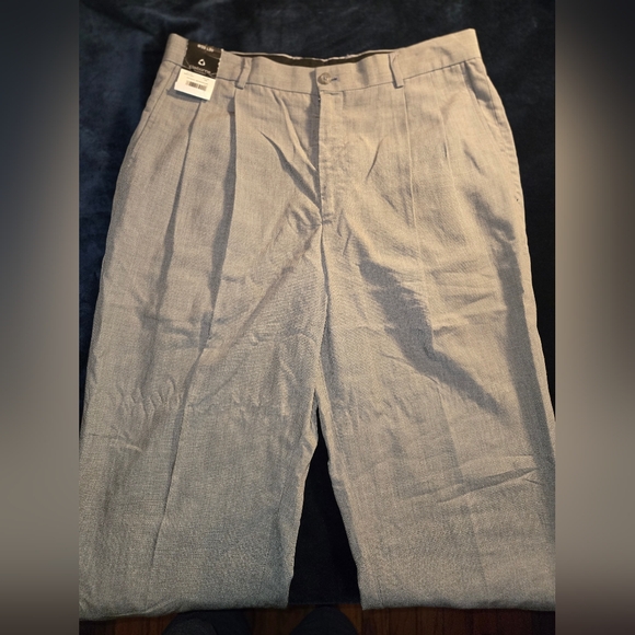 Claiborne Dress Pants. Gray Pleated. Cuff Hem Trousers Men's Size 33x30 BNWT - Picture 1 of 8